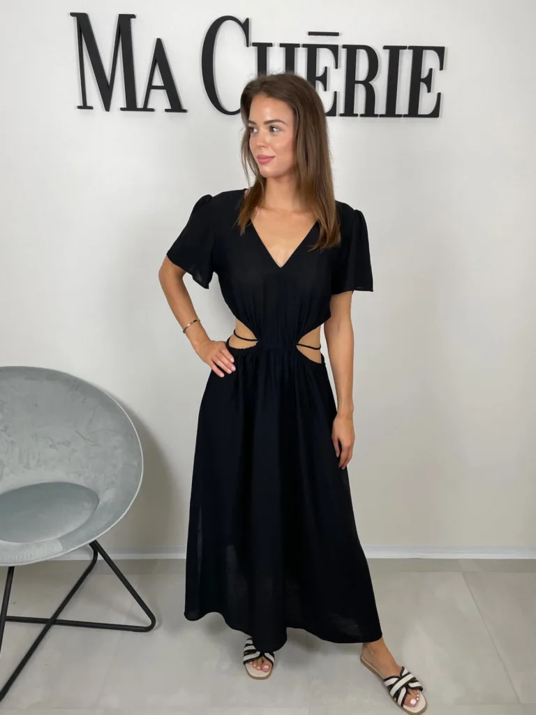 Dlouhé černé šaty s průstřihy Novinky macherie.cz