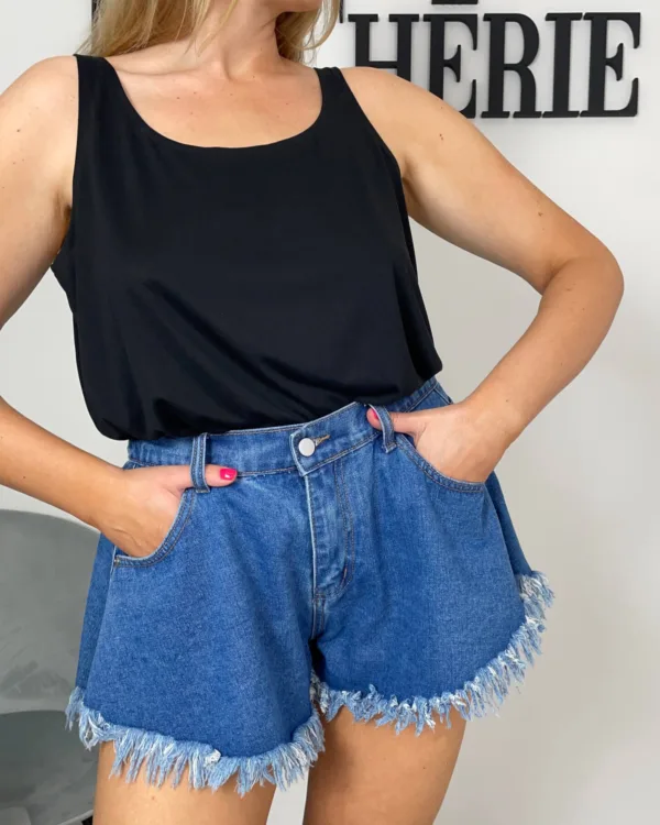 Černé oversized tílko Novinky macherie.cz Černé oversized tílko