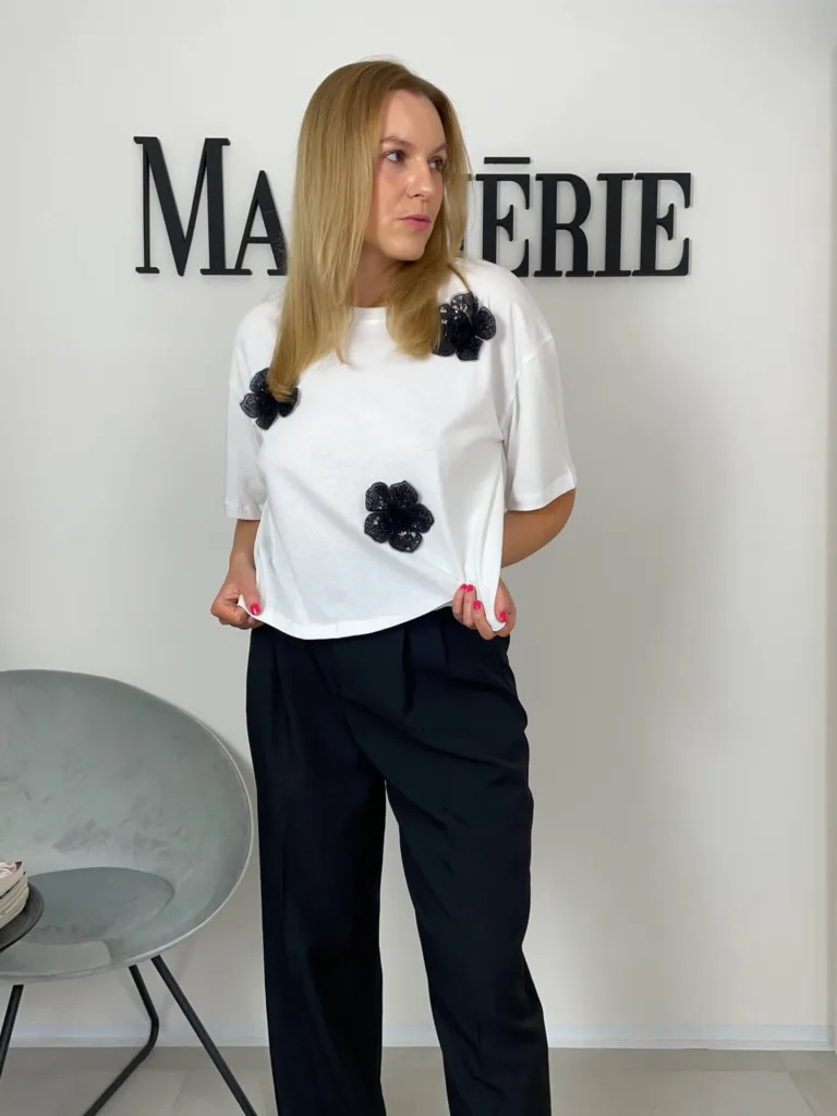 Bílé oversized tričko s květy Novinky macherie.cz