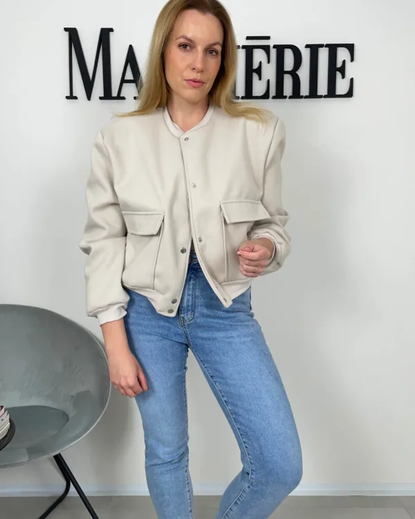 Krátký béžový oversized bomber - Obrázek 3
