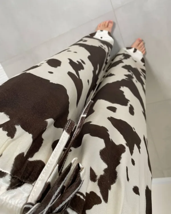 Široké lesklé kalhoty se zvířecím potiskem COW - Image 5